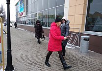 Молодые коммунисты продолжают распространять газеты и листовки о Павле Грудинине!