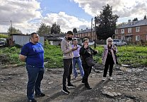 Коммунисты провели рейд по контейнерным площадкам с активистами из Узловой Коммунисты провели рейд по контейнерным площадкам с активистами из Узловой