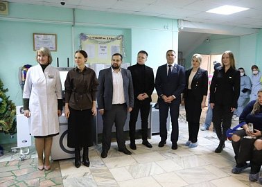 Депутат Тульской городской Думы от фракции КПРФ Елена Чекан поздравила с наступающим Новым годом маленьких пациентов Тульской городской клинической больницы им. Д.Я. Ваныкина