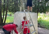 Тульские коммунисты отремонтировали памятник А.С. Пушкину Тульские коммунисты отремонтировали памятник А.С. Пушкину