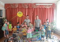 Тульский комсомол в Международный день защиты детей принял участие в благотворительной акции и посетил социально-реабилитационный центр для несовершеннолетних №1 города Тулы 