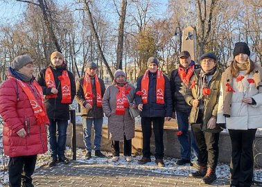 Богородицкие коммунисты и комсомольцы отметили очередную годовщину освобождения Богородицка от немецко-фашистских захватчиков