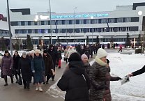 Тульские коммунисты организовали раздачу партийных газет с выступлением лидера партии Г.А.Зюганова рабочим предприятий города Тулы