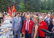 140-й гуманитарный конвой КПРФ ушел из подмосковных «Снегирей» 140-й гуманитарный конвой КПРФ ушел из подмосковных «Снегирей»