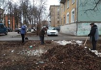 Новомосковские коммунисты вышли на субботник Новомосковские коммунисты вышли на субботник