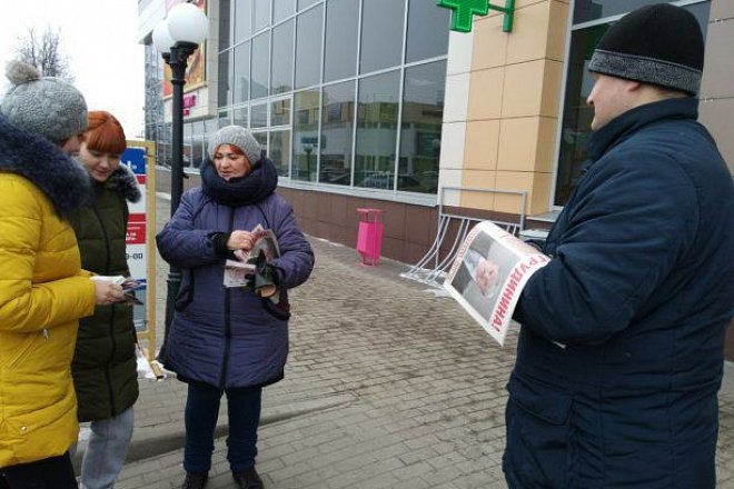 Молодые коммунисты продолжают распространять газеты и листовки о Павле Грудинине!
