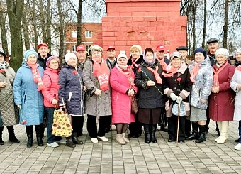Тульские коммунисты по всему региону провели возложения цветов к памятникам В.И. Ленина Тульские коммунисты по всему региону провели возложения цветов к памятникам В.И. Ленина