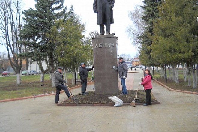 Субботник в Веневе по советской традиции 