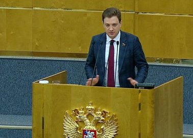 «Работающие нищие — это позор для страны». Депутат от КПРФ Георгий Камнев представил в Госдуме проект нового Трудового кодекса