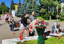 Коммунисты Ефремовского ГК КПРФ 22 июня почтили память погибших в Великой Отечественной войне Коммунисты Ефремовского ГК КПРФ 22 июня почтили память погибших в Великой Отечественной войне