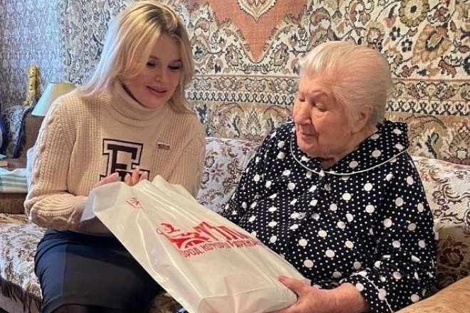 Депутат Тульской городской Думы Елена Чекан навестила ветеранов Великой Отечественной войны
