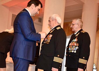 100-летие Красной Армии и 25-летие воссоздания Компартии. 100-летие Красной Армии и 25-летие воссоздания Компартии.