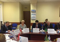 Олег Лебедев принял участие в круглом столе, посвященном проблемам пчеловодства
