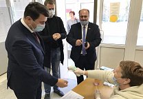 Олег Лебедев продолжил объезд избирательных участков в Рязанской области.