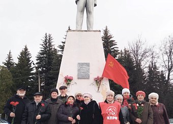 Тульские коммунисты по всему региону провели возложения цветов к памятникам В.И. Ленина Тульские коммунисты по всему региону провели возложения цветов к памятникам В.И. Ленина