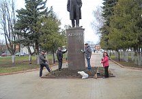Субботник в Веневе по советской традиции 