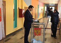 Олег Лебедев голосует на выборах Президента