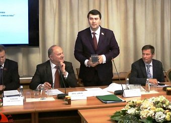 Коммунисты провели  стол по поддержке пчеловодства, на котором выступил Г.А. Зюганов. Фоторепортаж. 