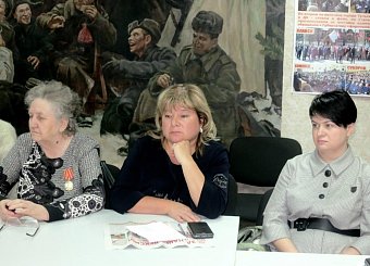 Тульские коммунисты собрались за Круглым столом, чтобы вспомнить о заслугах Иосифа Виссарионовича Сталина