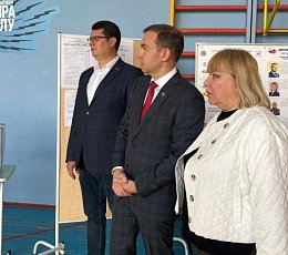 Первый секретарь Тульского обкома КПРФ Алексей Лебедев контролировал ход голосования