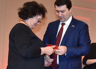 100-летие Красной Армии и 25-летие воссоздания Компартии. 100-летие Красной Армии и 25-летие воссоздания Компартии.