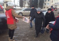 Слово правды в каждый дом! Молодые коммунисты распространяют газеты и листовки о Павле Грудинине! 