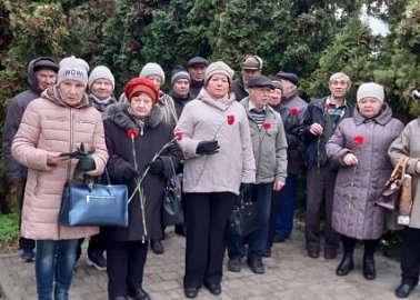 Ефремовский ГК КПРФ поздравляет однопартийцев с Днём Октябрьской революции