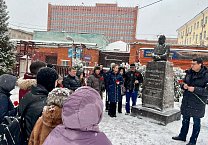 Тульские коммунисты и комсомольцы возложили цветы к памятнику В.А. Стародубцеву