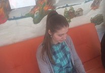 Молодые наблюдатели от Грудинина ведут видеосъемку на избирательных участках