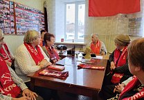 Круглый стол ,посвященный 143-й годовщине со дня рождения И. В. Сталина, прошёл в Ефремовском ГК КПРФ Круглый стол ,посвященный 143-й годовщине со дня рождения И. В. Сталина, прошёл в Ефремовском ГК КПРФ