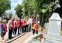 Тульский обком КПРФ провел акцию, посвященную Международному дню русского языка Тульский обком КПРФ провел акцию, посвященную Международному дню русского языка