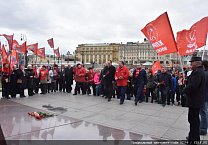 Коммунисты возложили цветы к Мавзолею В.И. Ленина
