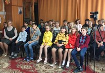 Олег Лебедев привез подарки в Дом ребенка