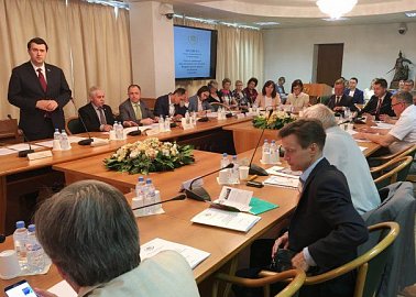 Олег Лебедев провёл экологический круглый стол в Госдуме