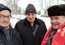 Возложение цветов к памятнику В.И. Ленину в Ефремове Возложение цветов к памятнику В.И. Ленину в Ефремове