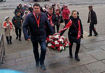 Массовые возложения цветов к памятникам Владимиру Ленину прошли в Туле и во всех районах области