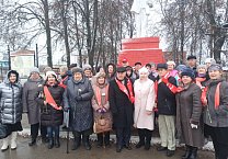 Массовые возложения цветов к памятникам Владимиру Ленину прошли в Туле и во всех районах области