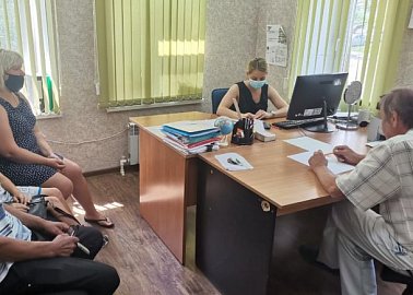 Депутат-коммунист Светлана Белоус провела приём жителей Киреевска и Тулы