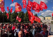 Тульские коммунисты приняли участие в возложении венков и цветов к Могиле Неизвестного Солдата у Кремлевской стены