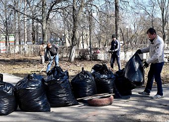 Субботник в Сквере Космонавтов
