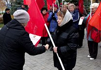 Ефремовский горком КПРФ провел автопробег, посвященный 100-летию комсомола
