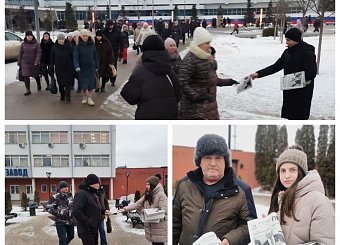 Тульские коммунисты организовали раздачу партийных газет с выступлением лидера партии Г.А. Зюганова рабочим предприятий города Тулы Тульские коммунисты организовали раздачу партийных газет с выступлением лидера партии Г.А. Зюганова рабочим предприятий города Тулы