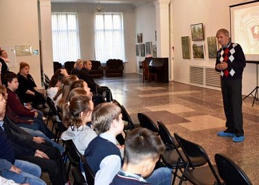 В Туле открылась выставка, посвященная 100-летию комсомола