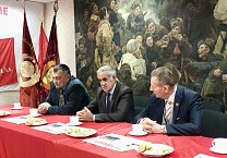 Тульский обком партии вместе с комсомольцами организовали круглый стол «Коммунисты 21 века» Тульский обком партии вместе с комсомольцами организовали круглый стол «Коммунисты 21 века»