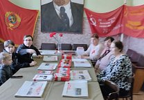 Коммунисты Богородицка 23 февраля совместно с комсомольцами района почтили память бойцов с возложением цветов в городском парке Коммунисты Богородицка 23 февраля совместно с комсомольцами района почтили память бойцов с возложением цветов в городском парке