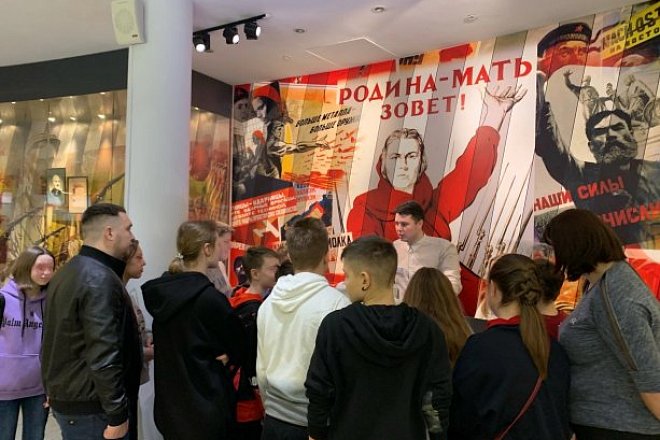 Тульские коммунисты продолжают цикл патриотических занятий со школьниками