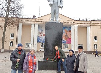 Тульские коммунисты по всему региону провели возложения цветов к памятникам В.И. Ленина Тульские коммунисты по всему региону провели возложения цветов к памятникам В.И. Ленина