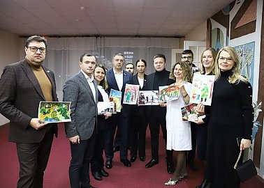 Депутат Тульской городской Думы от фракции КПРФ Елена Чекан в День Героев Отечества посетила военные госпитали