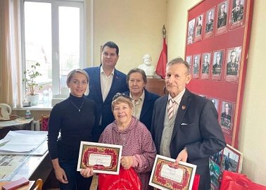 Тульские коммунисты чествуют ветеранов