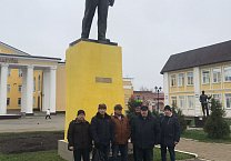 Массовые возложения цветов к памятникам Владимиру Ленину прошли в Туле и во всех районах области